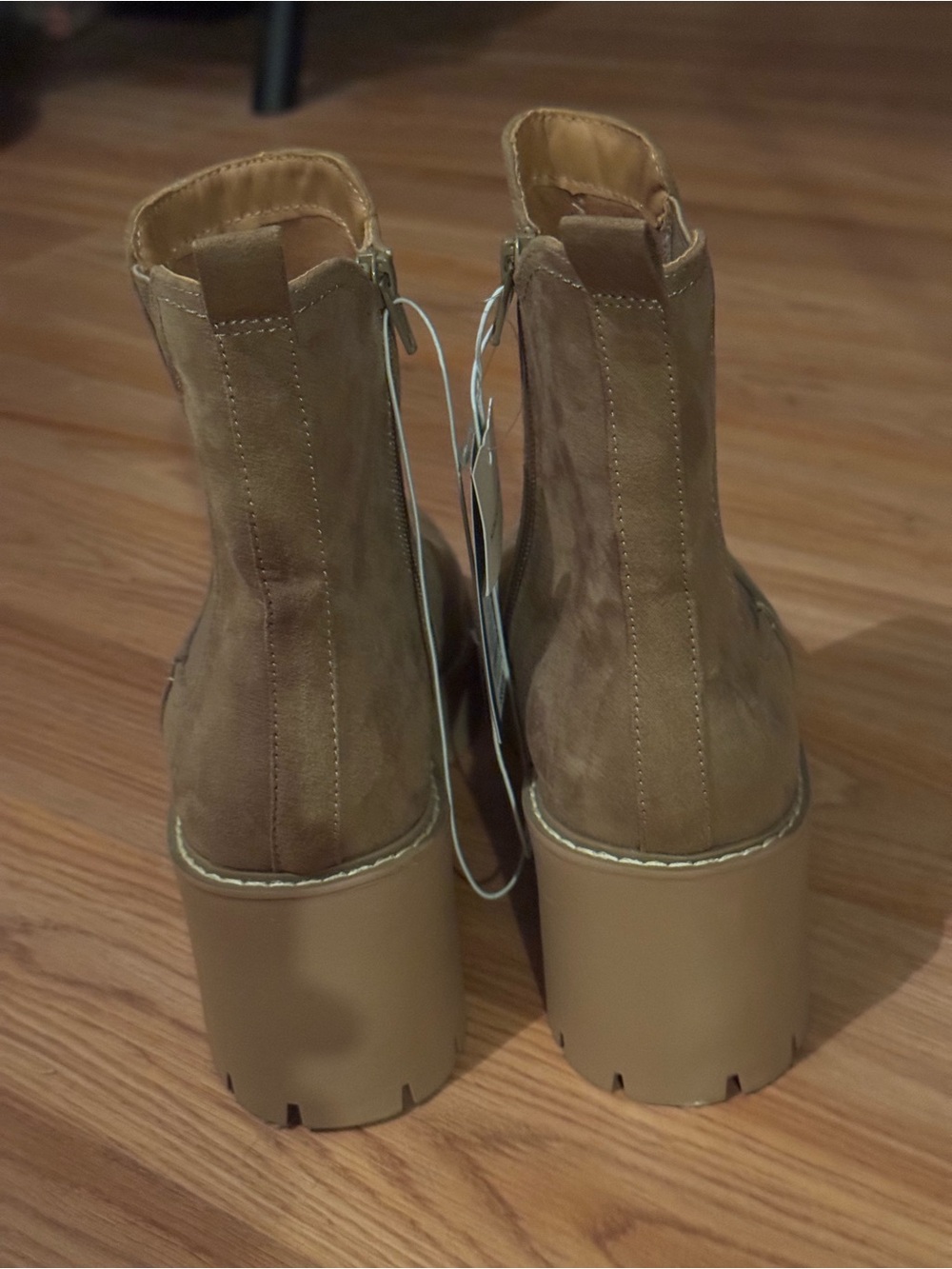 Universal Thread Boots - Picture 3 of 7
